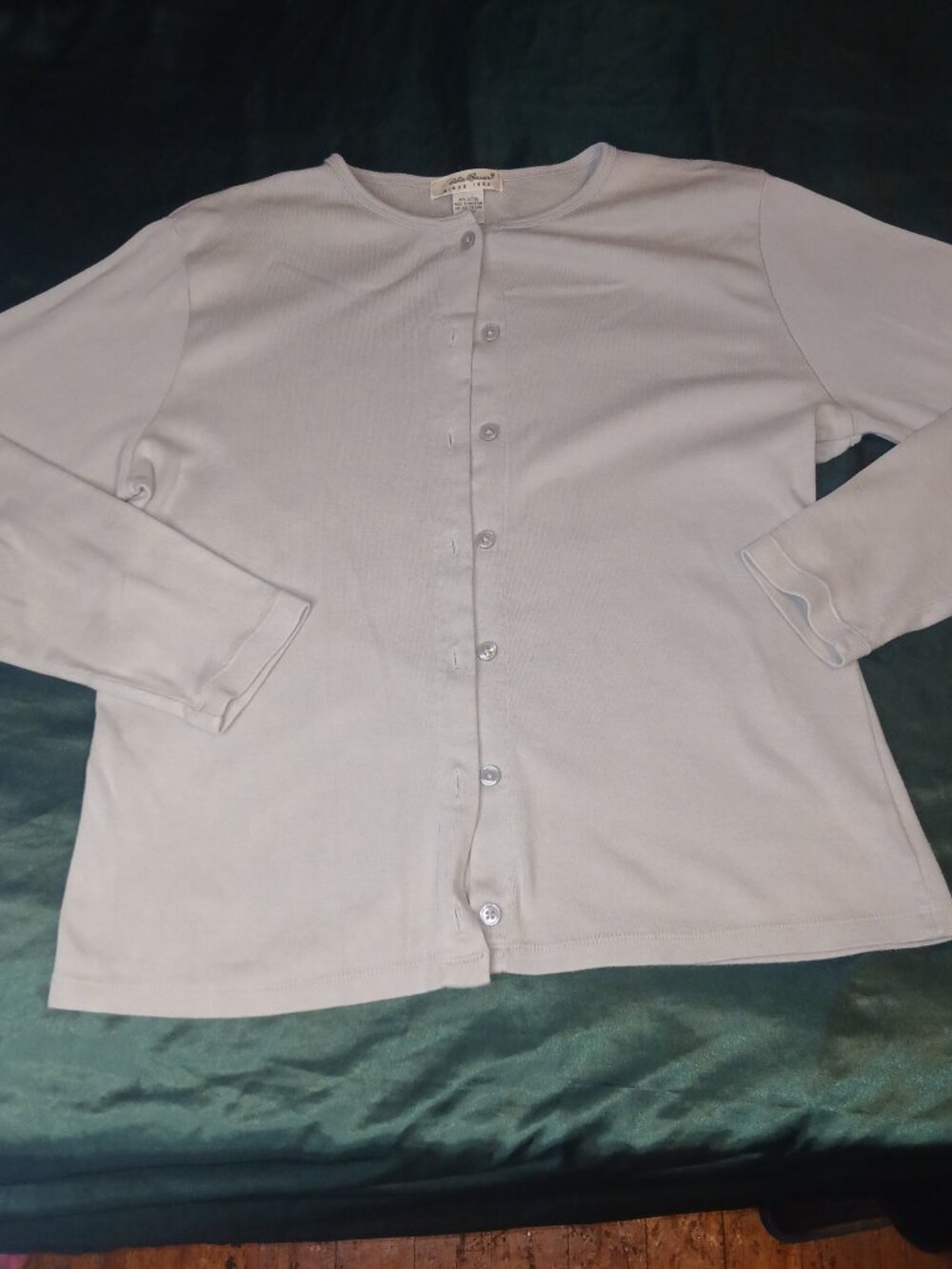 Eddie Bauer Women's Long-Sleeve Button-Front Top – L